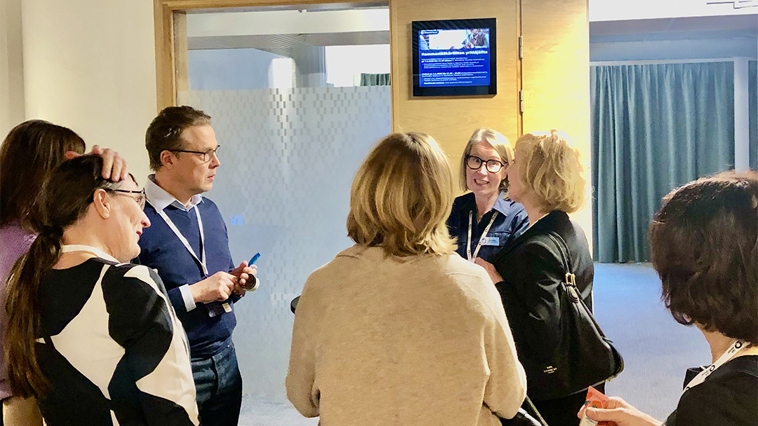 Hammaslääkäriliiton jäseniä liiton uudessa jäsentapahtumassa Yrittäjäillassa