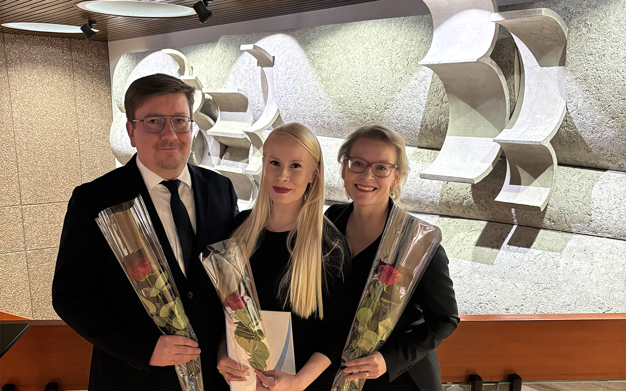 Hammaslääkäriliiton Vuoden paikallistoiminta kunniamaininnan 2025 ottivat vastaan Oulun hammaslääkäriseuran edustajat