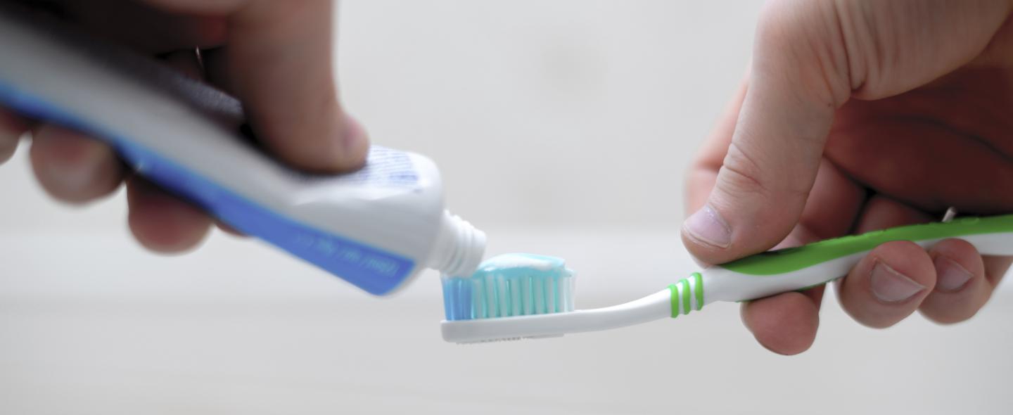 Käytä fluorihammastahnaa kaksi kertaa päivässä