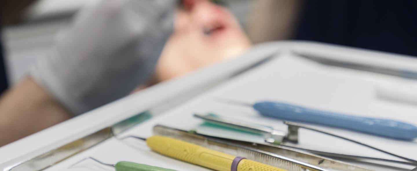 Potilas hamaslääkärin vastaanotolla