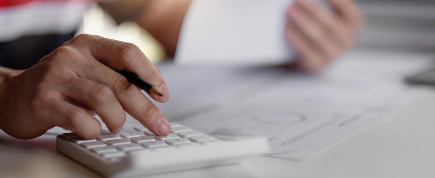 Laskelmia tekemässä