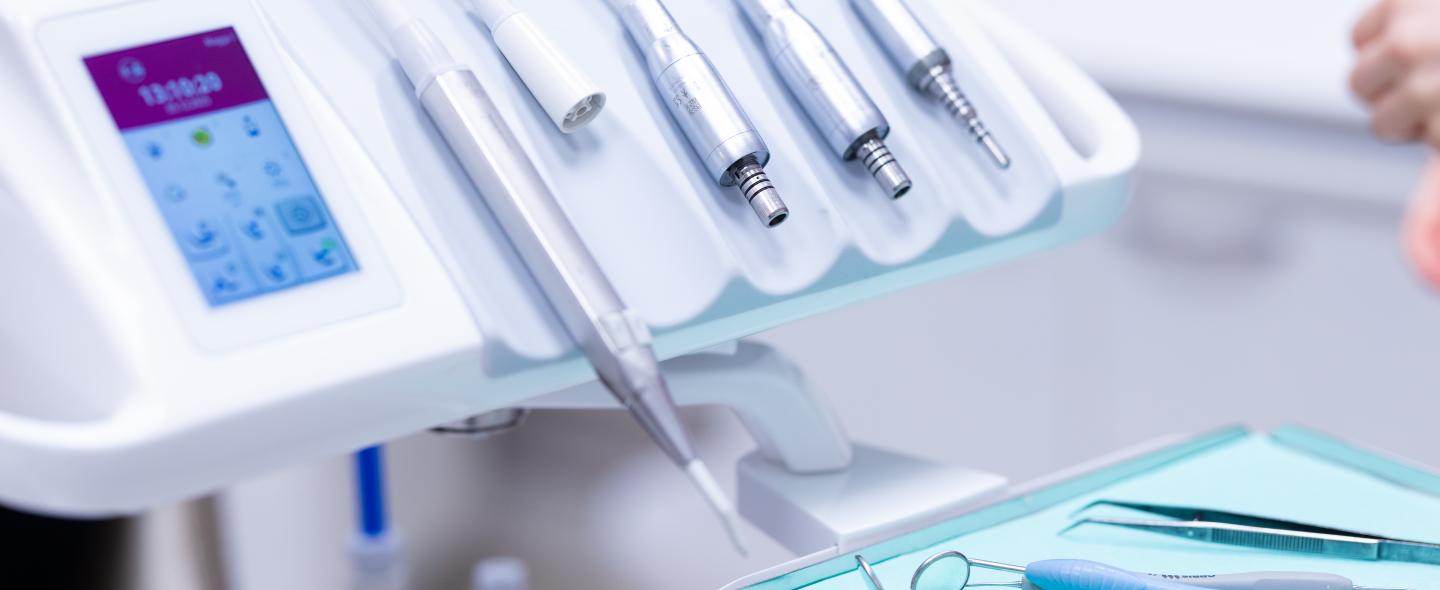 Instrumenttisilta hammaslääkärin vastaanotolla