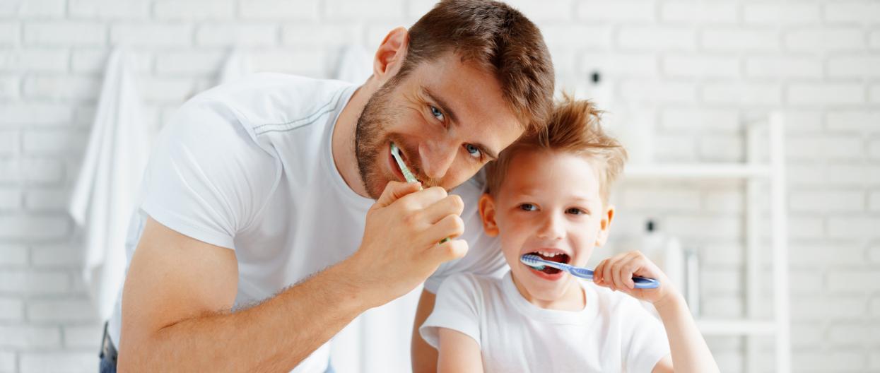 Harjaa hampaat kaksi kertaa päivässä