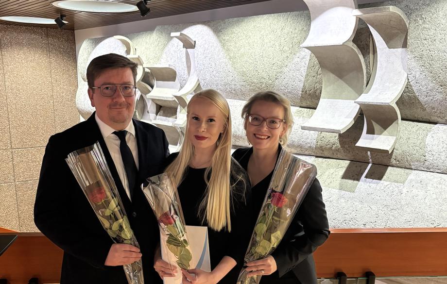Hammaslääkäriliiton Vuoden paikallistoiminta kunniamaininnan 2025 ottivat vastaan Oulun hammaslääkäriseuran edustajat