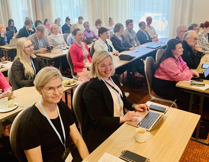 Hammaslääkäriliiton valtuutettuja kokouksessa