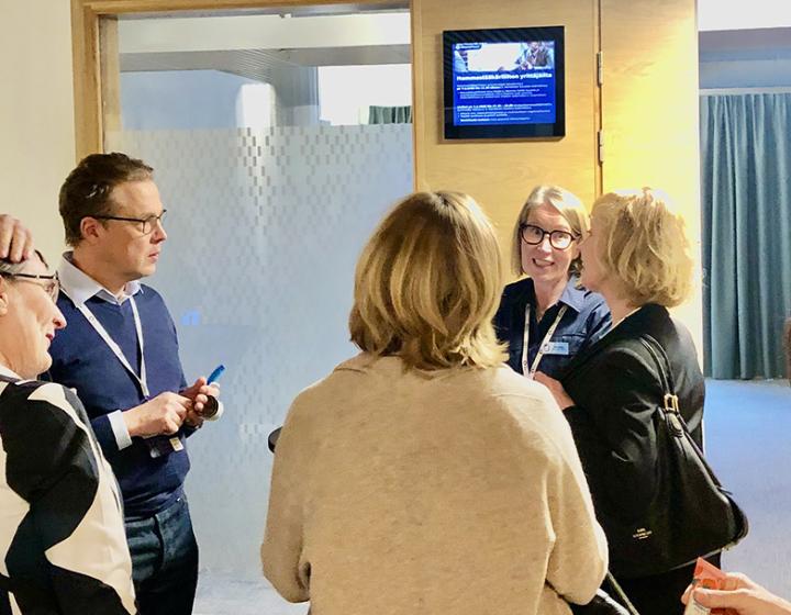 Hammaslääkäriliiton jäseniä liiton uudessa jäsentapahtumassa Yrittäjäillassa