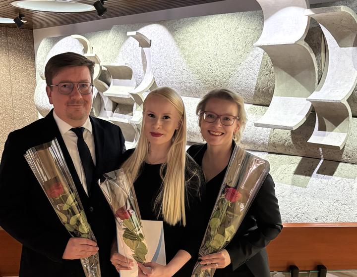 Hammaslääkäriliiton Vuoden paikallistoiminta kunniamaininnan 2025 ottivat vastaan Oulun hammaslääkäriseuran edustajat